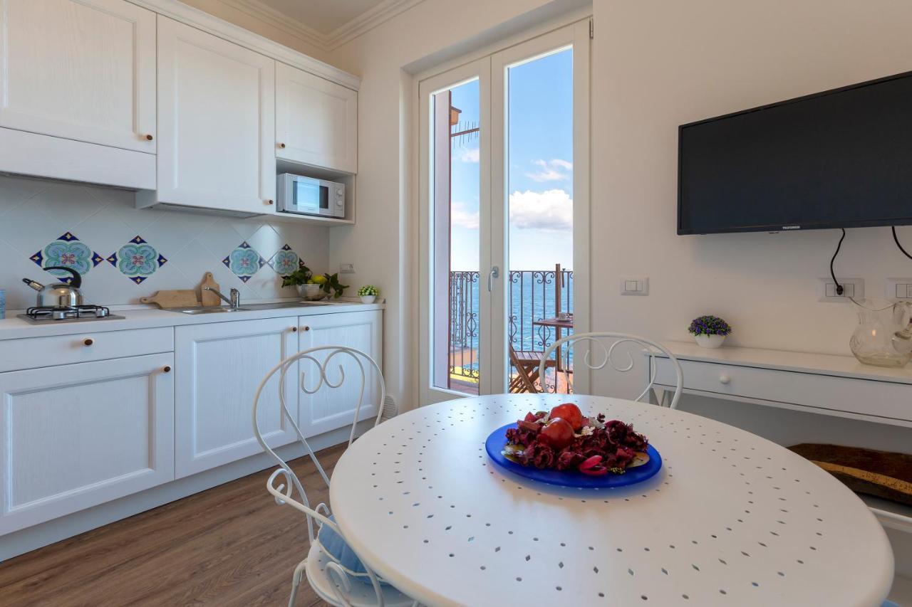 Cielo E Mare: Charming Seaside Retreat in Old Village Heart Castelsardo Exterior photo